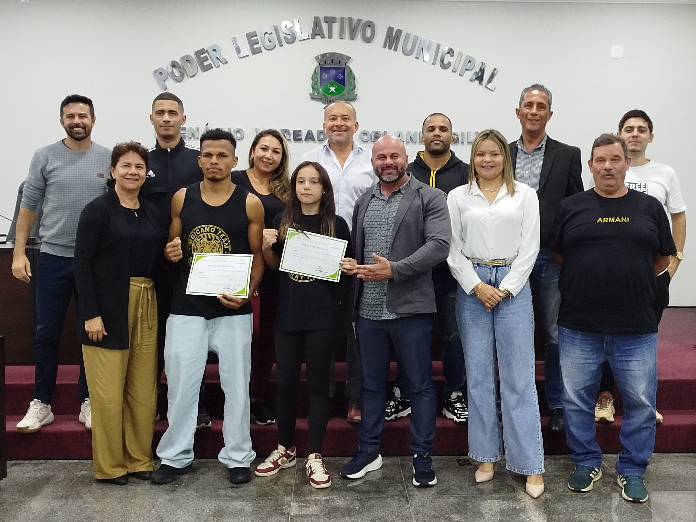 Imagem da notícia: Atletas aluminenses de Muay Thai recebem Moção de Aplausos na Câmara
